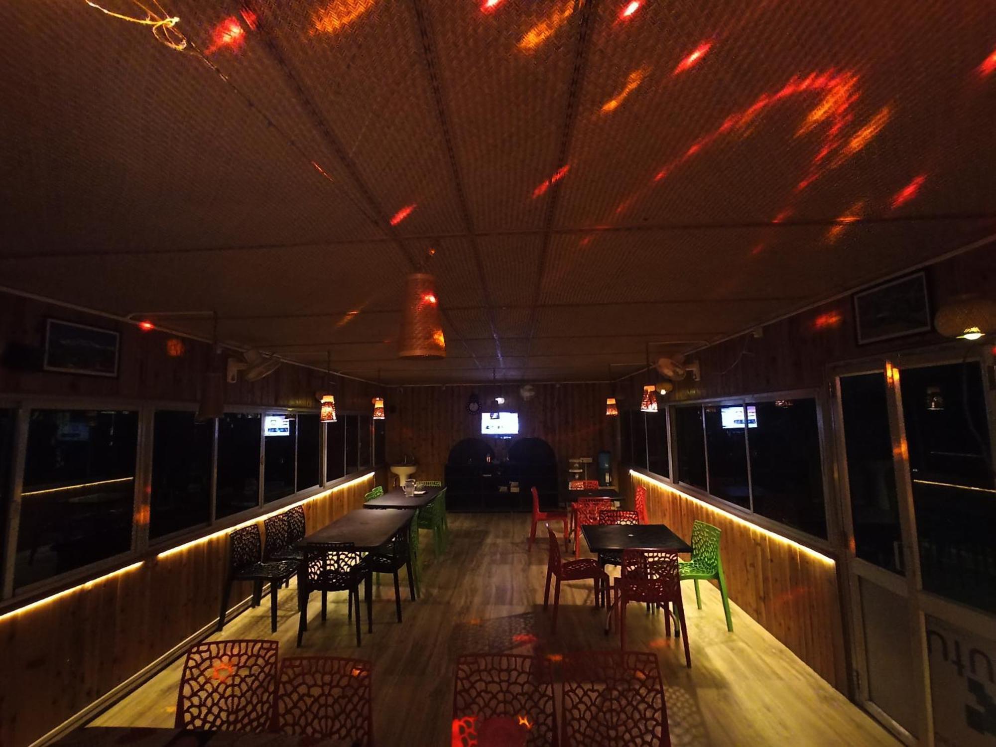 Grasshopper Jungle Queen Resort Chalsa Экстерьер фото
