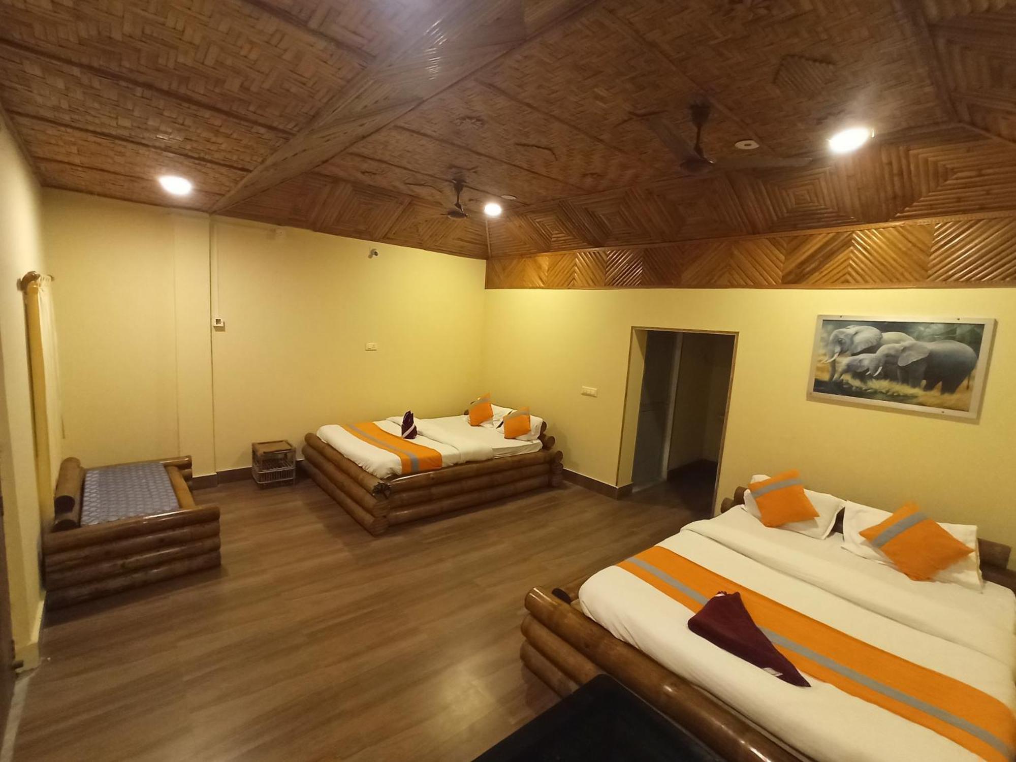 Grasshopper Jungle Queen Resort Chalsa Экстерьер фото